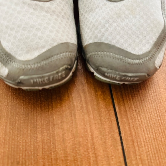 Nike Free 5.0 Women's, Size 6, Ohio State Buckeye, Gray and Pink - Picture 8 of 11